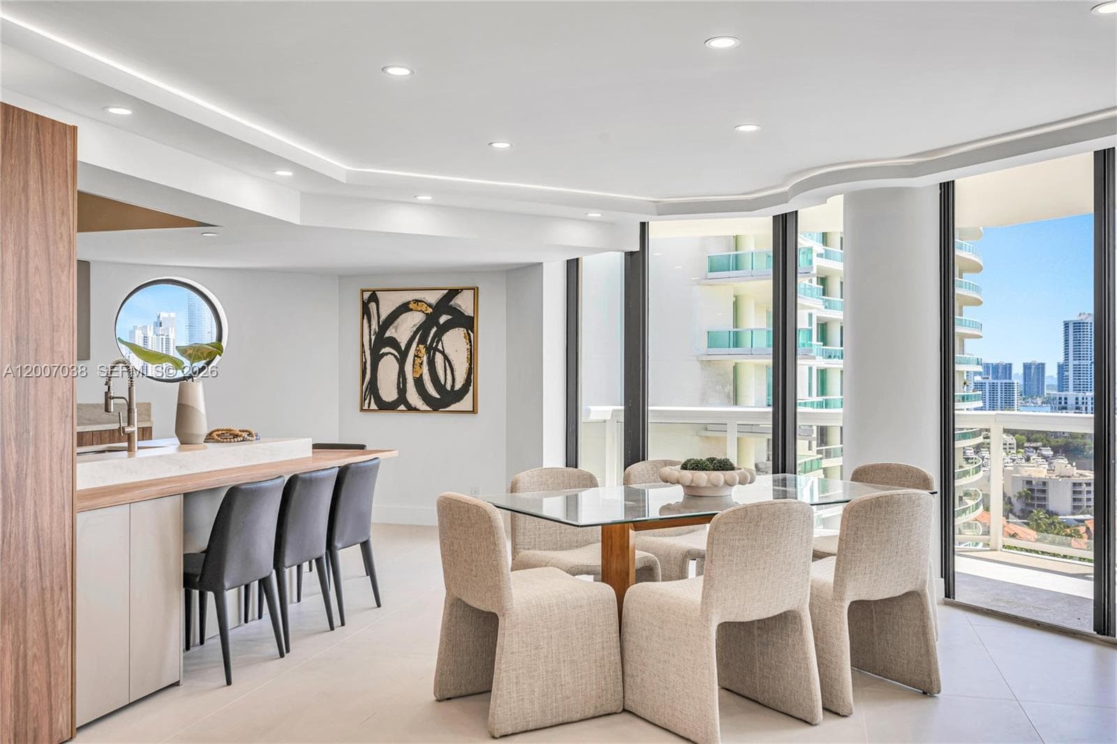 20185 E Country Club Dr 1904 photo 13