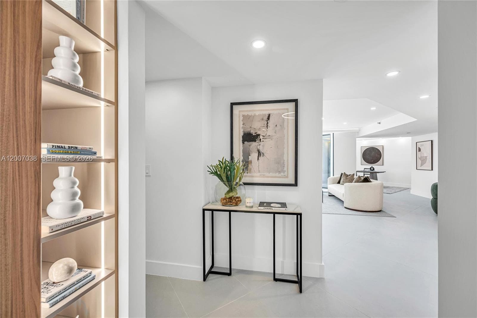 20185 E Country Club Dr 1904 photo 3
