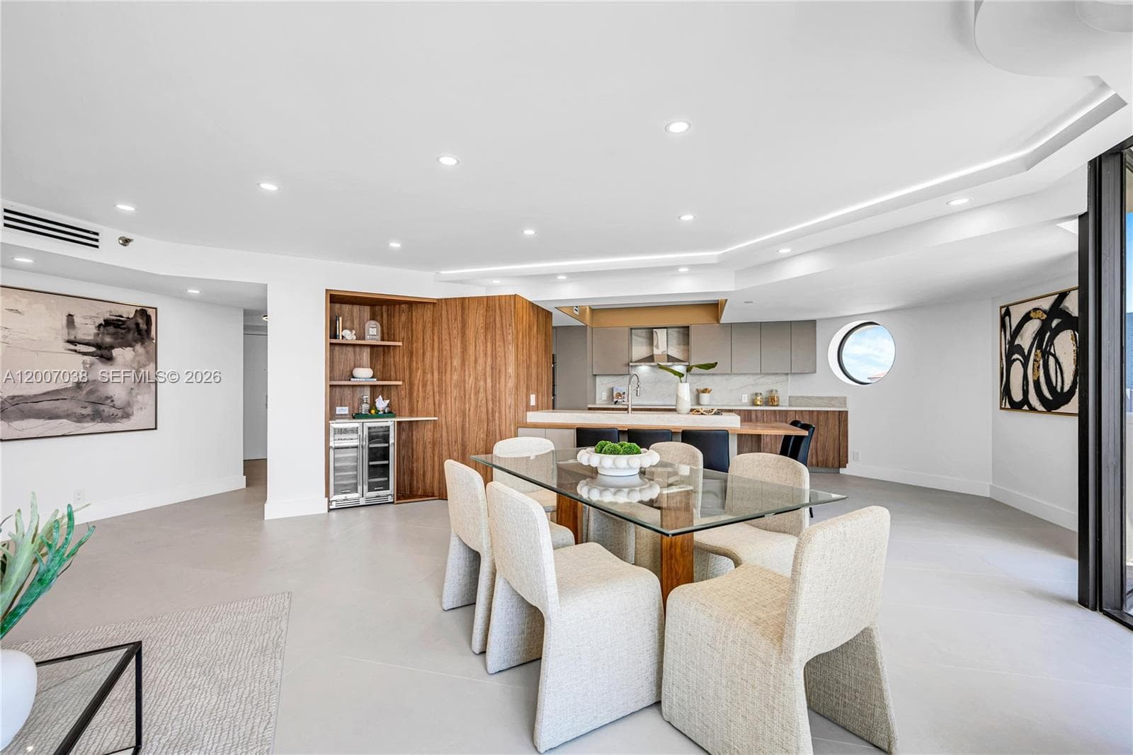 20185 E Country Club Dr 1904 photo 14