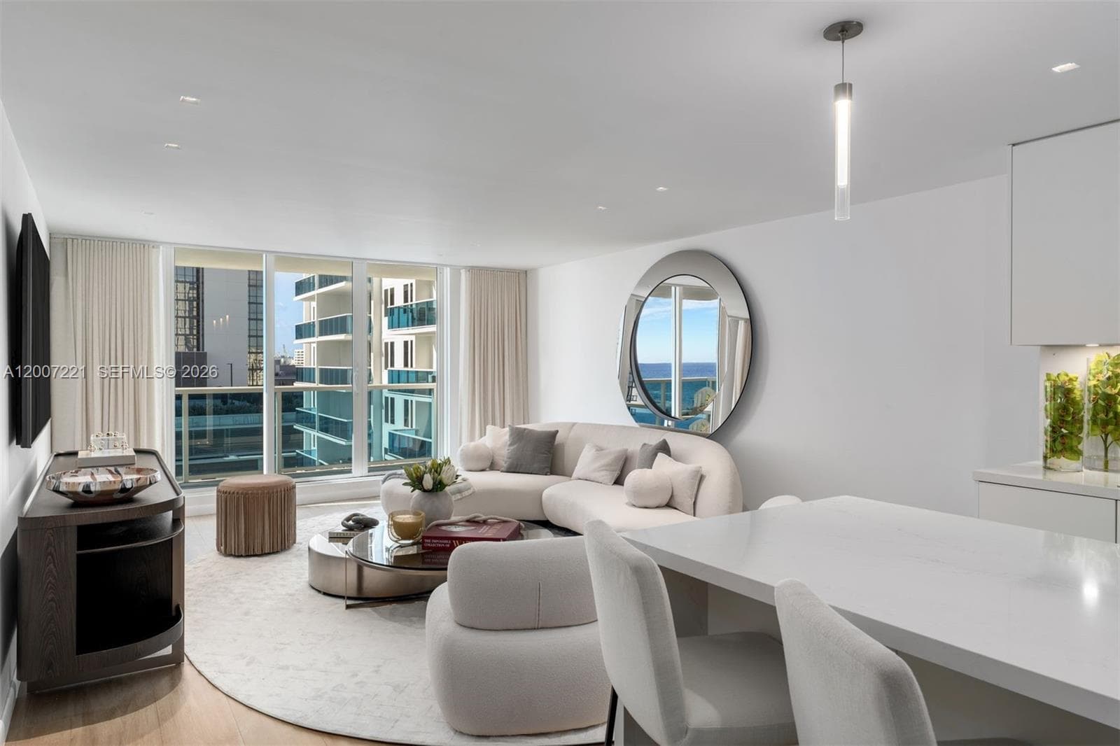 2301 Collins Ave 902 photo 3