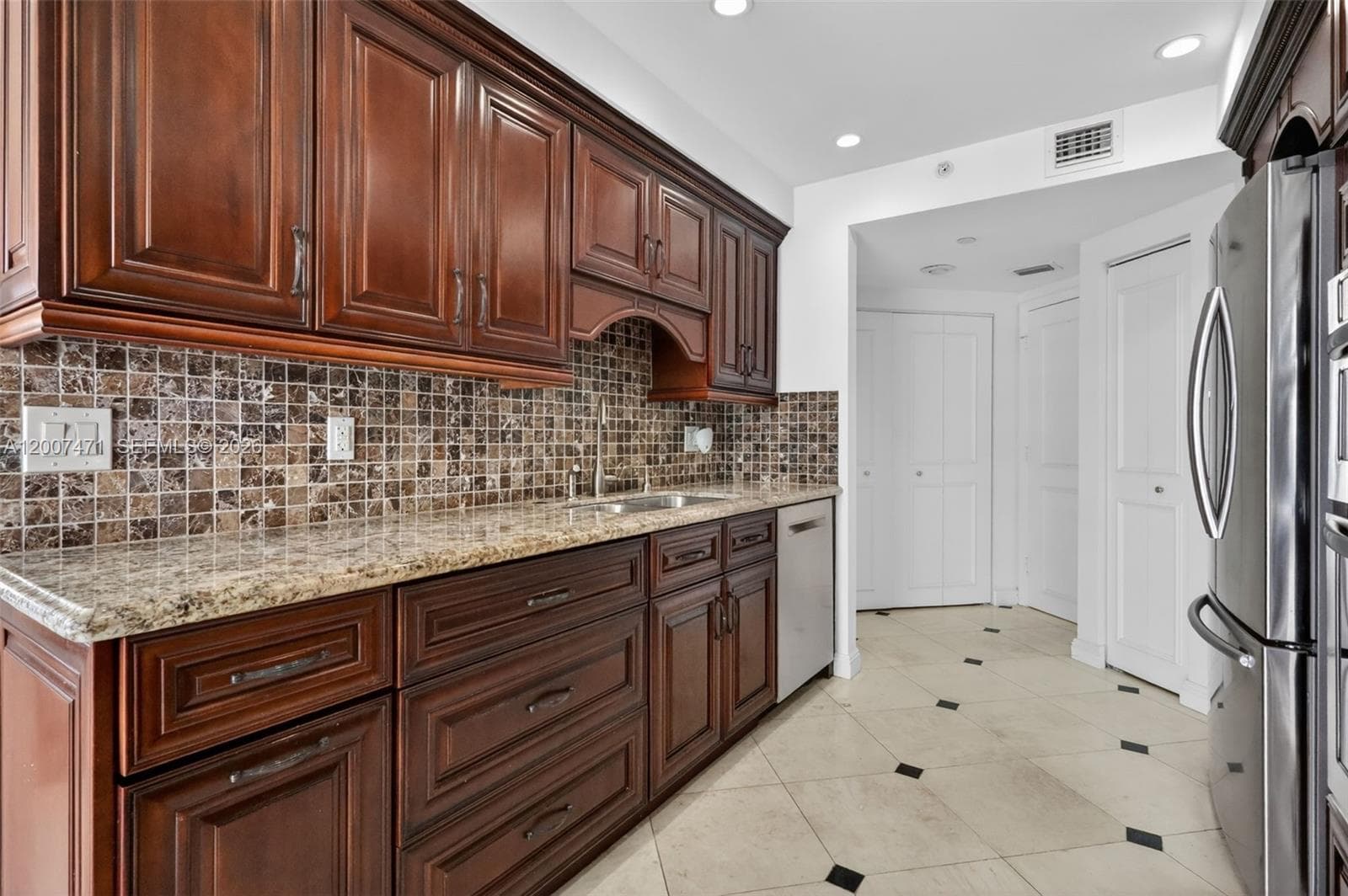 3000 Island Blvd 2305 photo 18