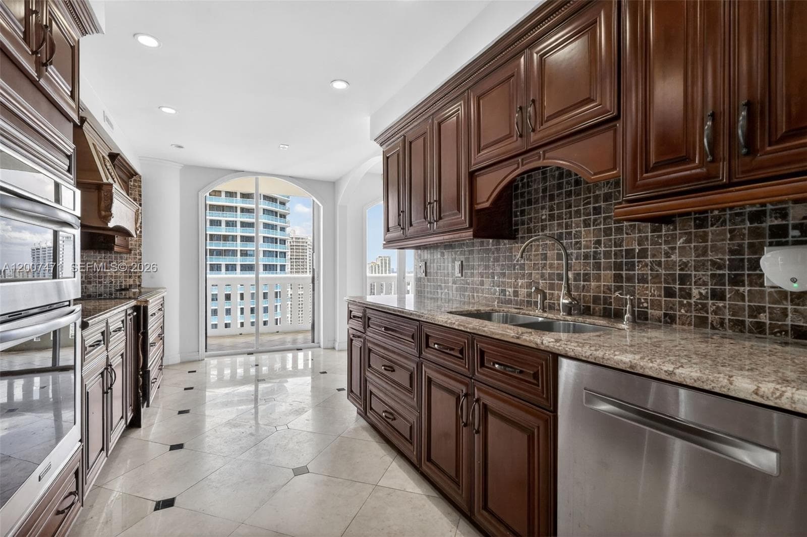 3000 Island Blvd 2305 photo 19