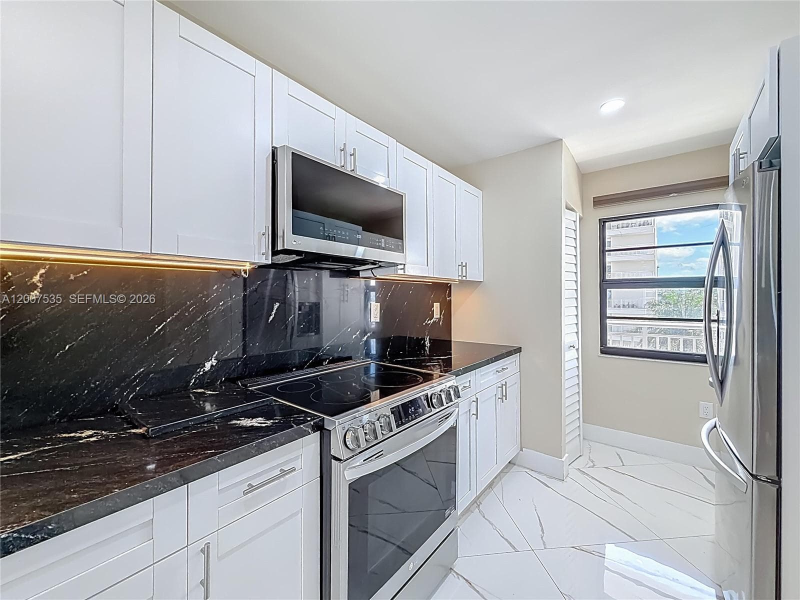 3100 NE 48th St 507 photo 20