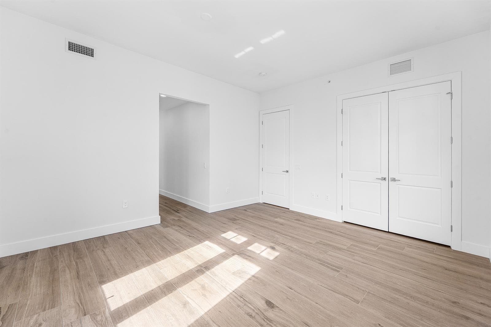 180 Lake Drive 2204 photo 22