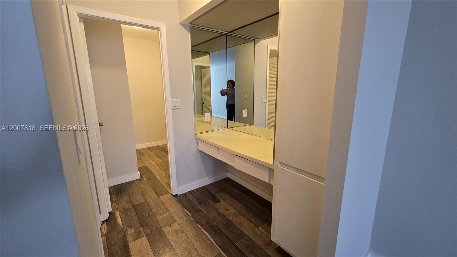 2500 Parkview Dr 2317 photo 23