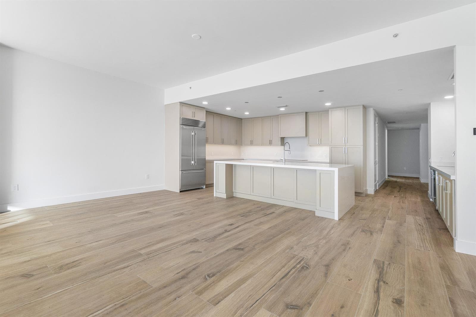 180 Lake Drive 2103 photo 19