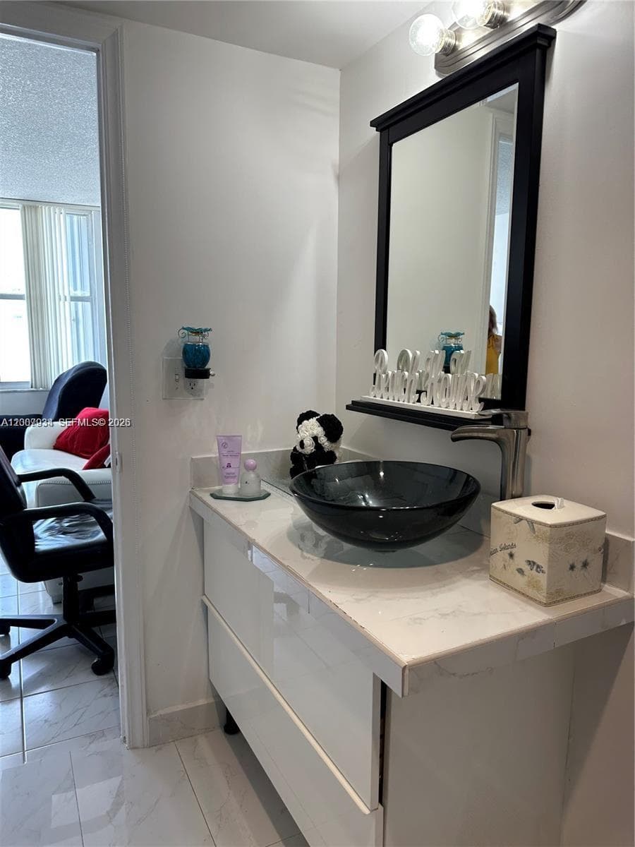 2751 S Ocean Dr 1706S photo 13