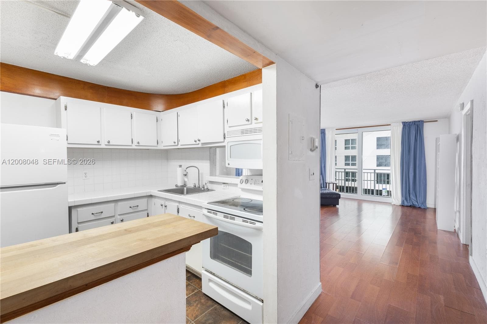 345 Ocean Dr 304 photo 4