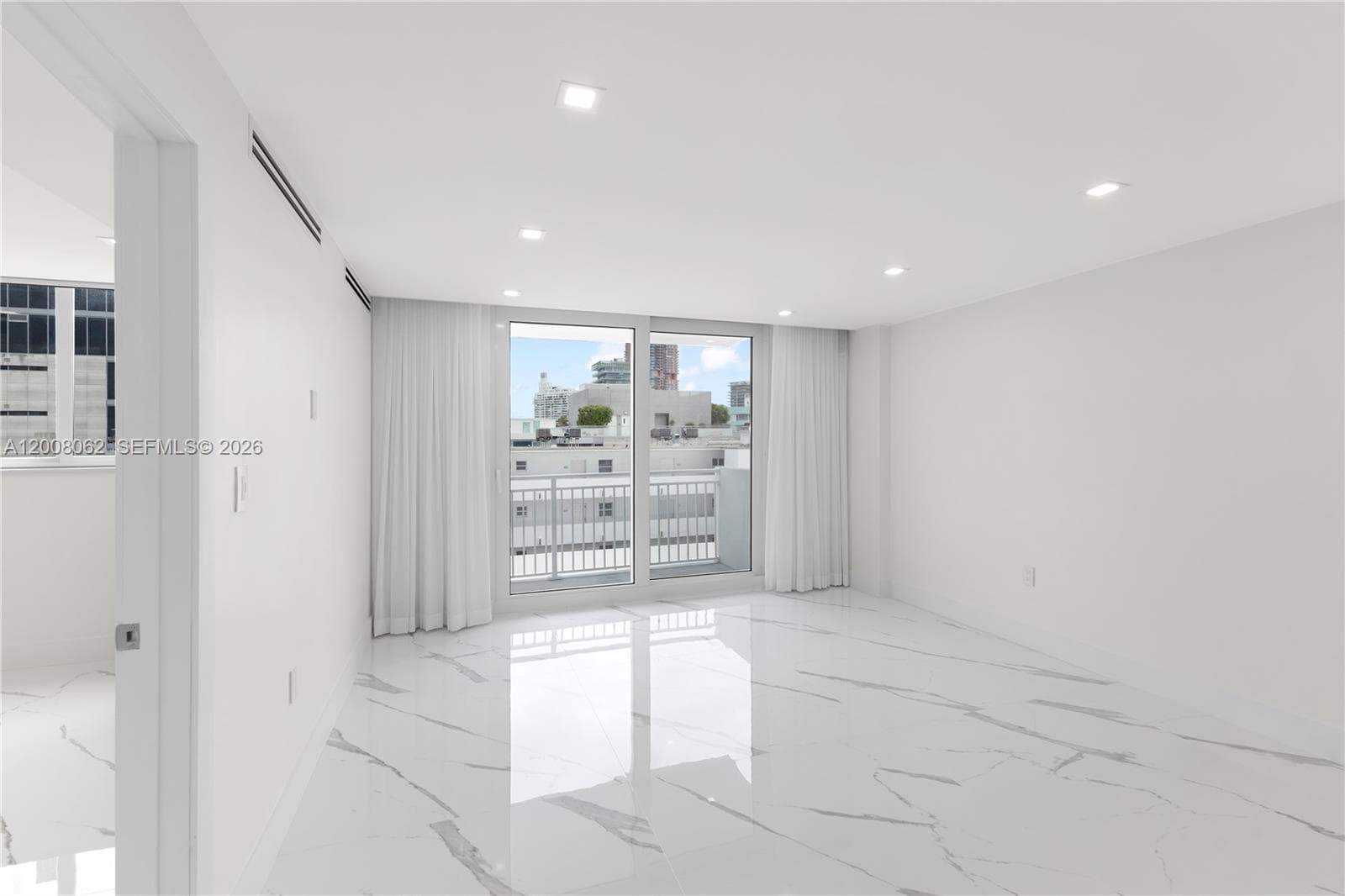 345 Ocean Dr 708 photo 3