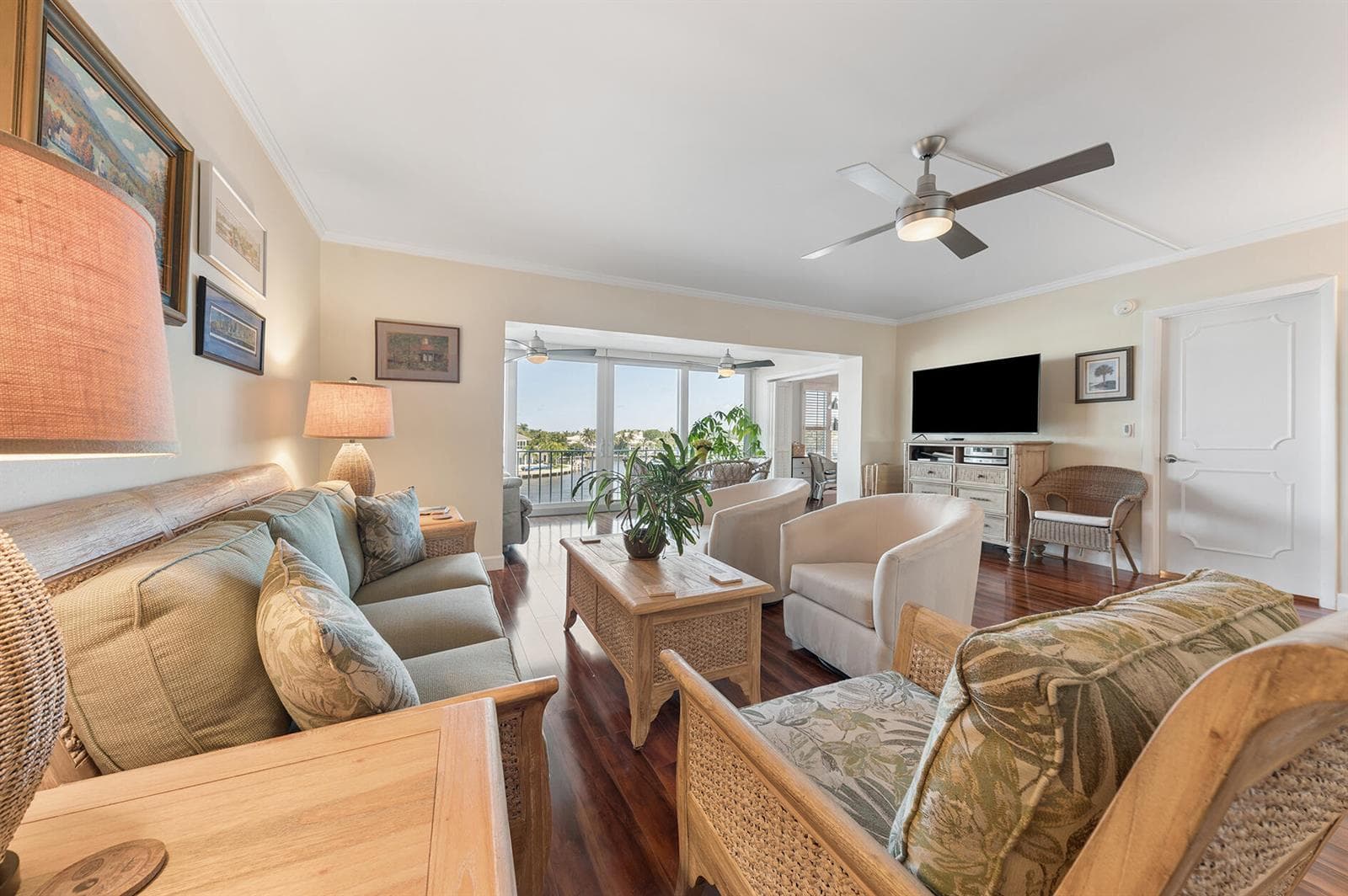 555 SE 6th Avenue 3d photo 3