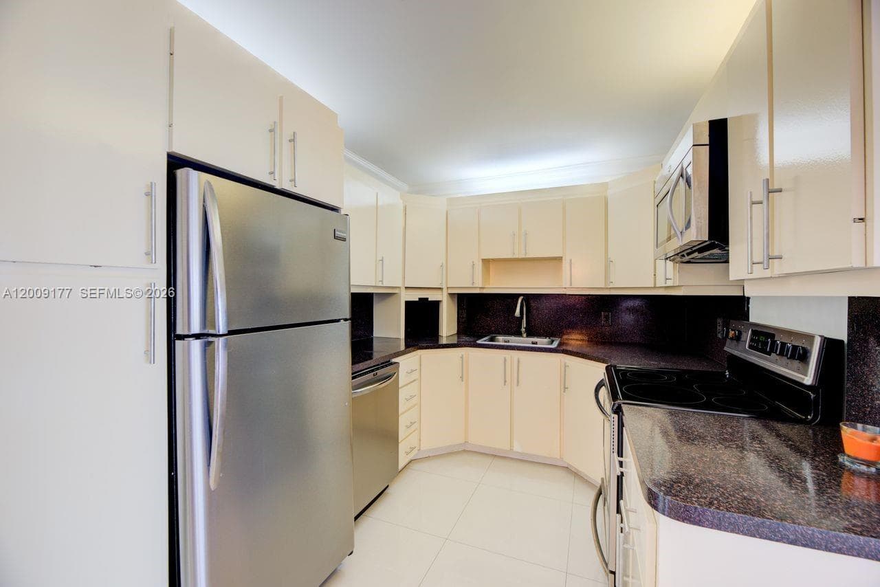2500 NE 135th St C1011 photo 14