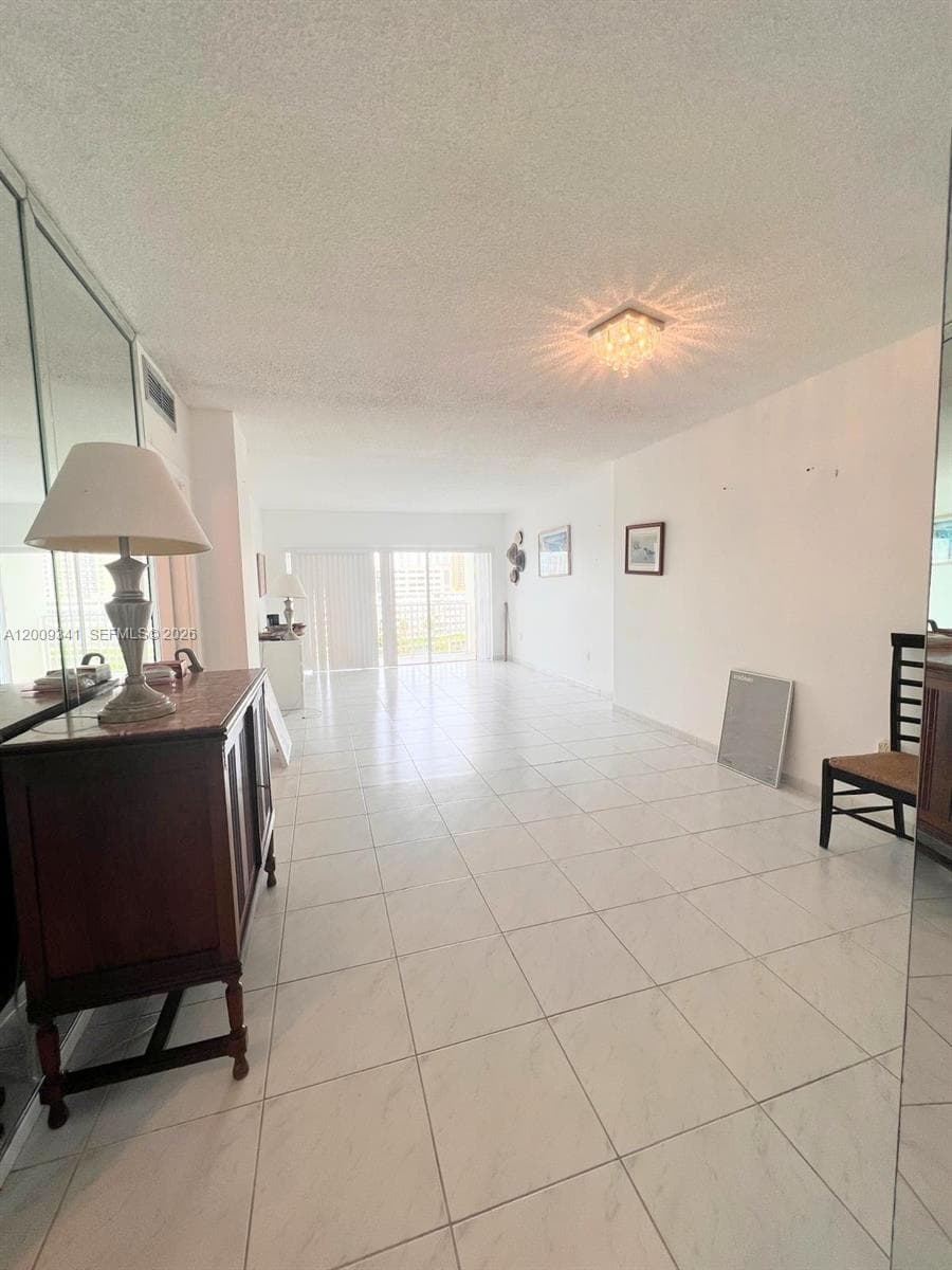 300 Bayview Dr 915 photo 4