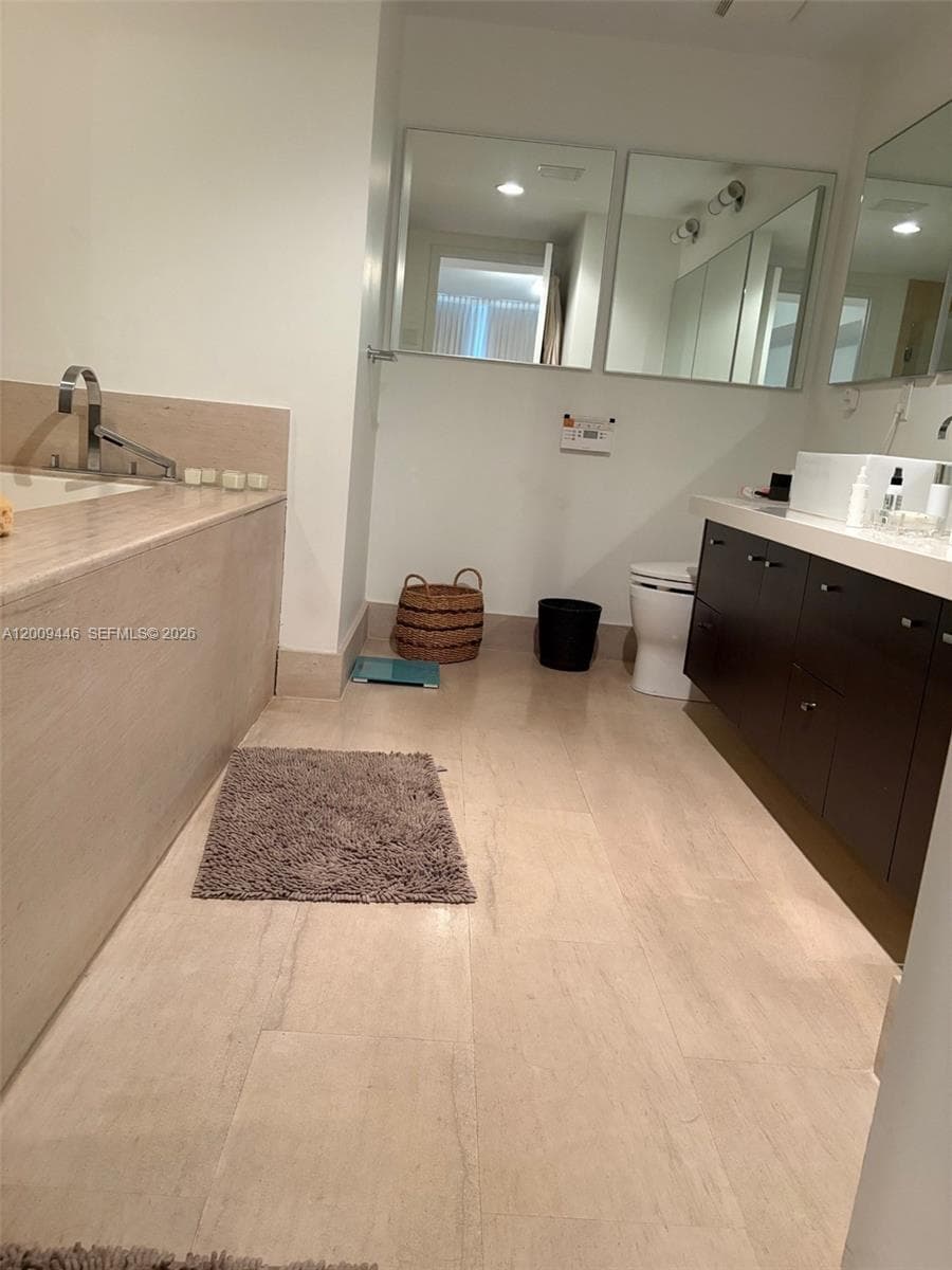 5875 Collins Ave 708 photo 10