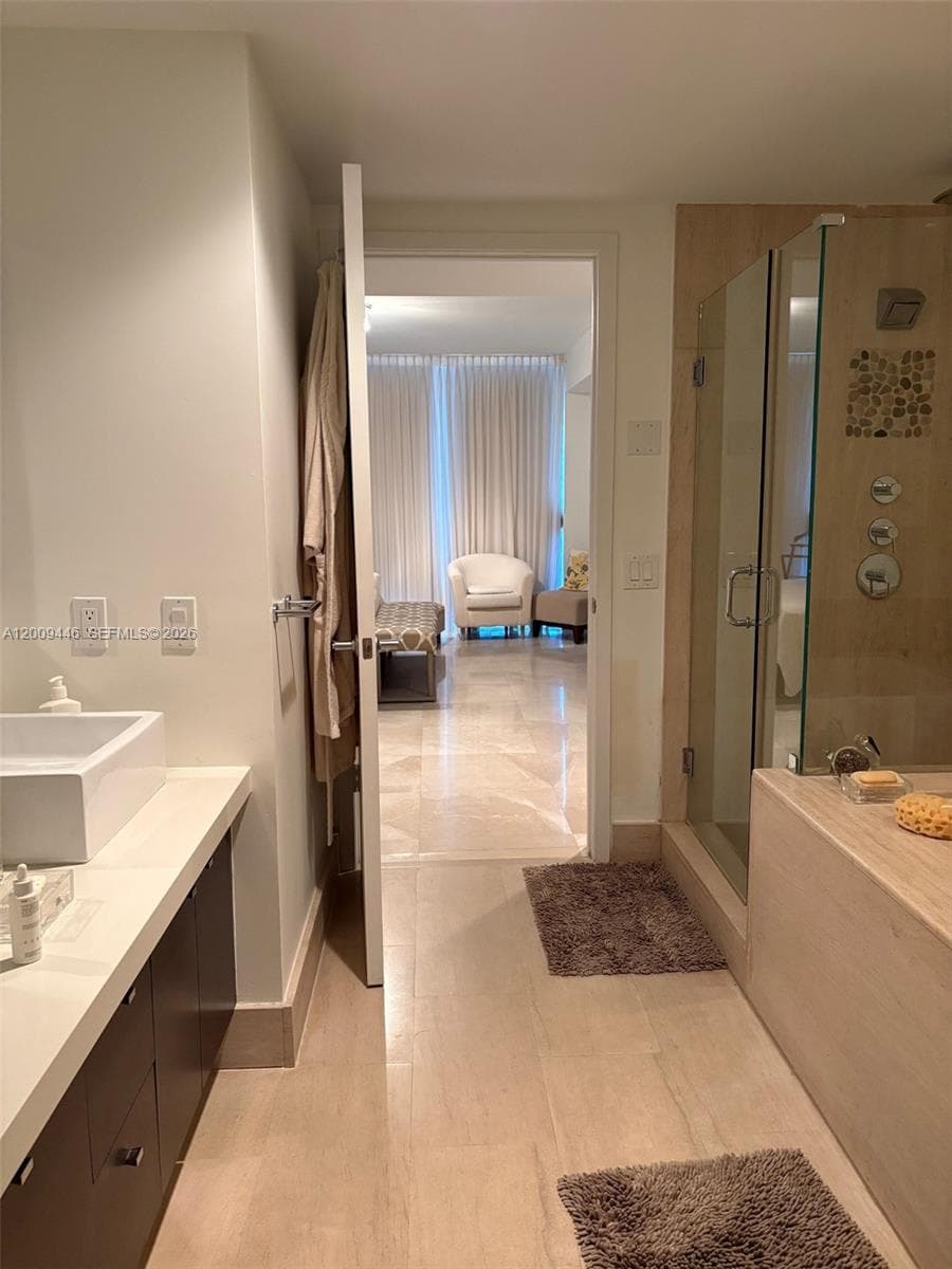 5875 Collins Ave 708 photo 11