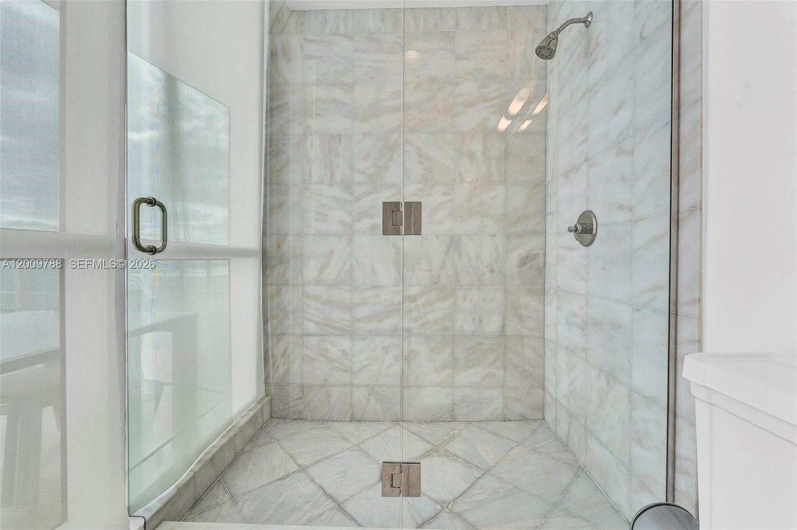 50 S Pointe Dr 2102 photo 17