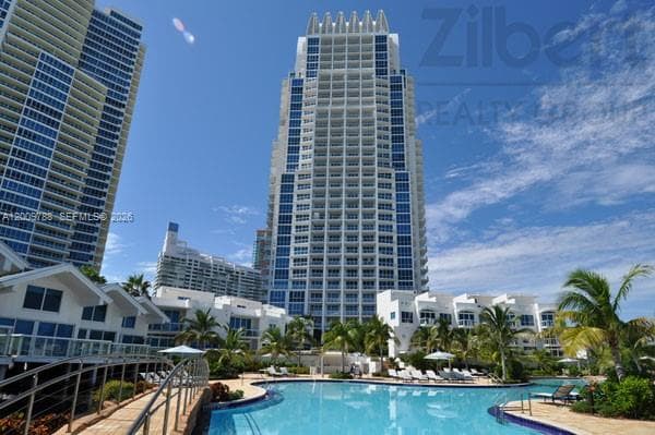 50 S Pointe Dr 2102 photo 1