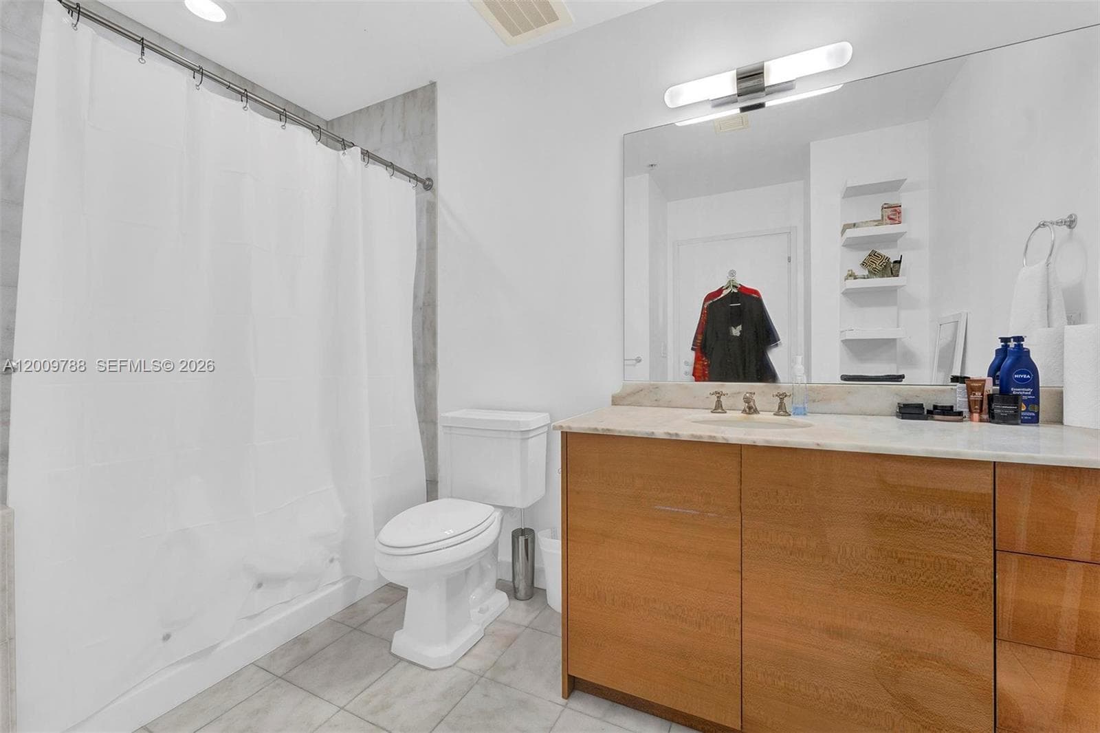 50 S Pointe Dr 2102 photo 5