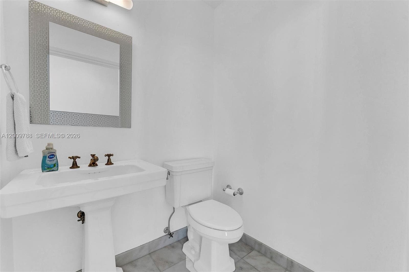 50 S Pointe Dr 2102 photo 9