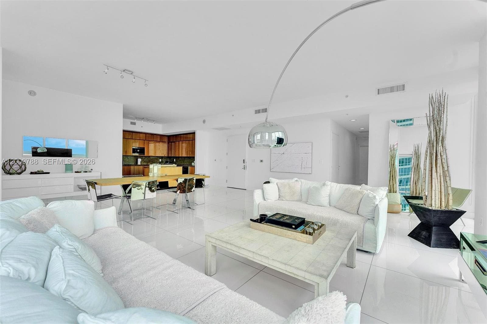 50 S Pointe Dr 2102 photo 14