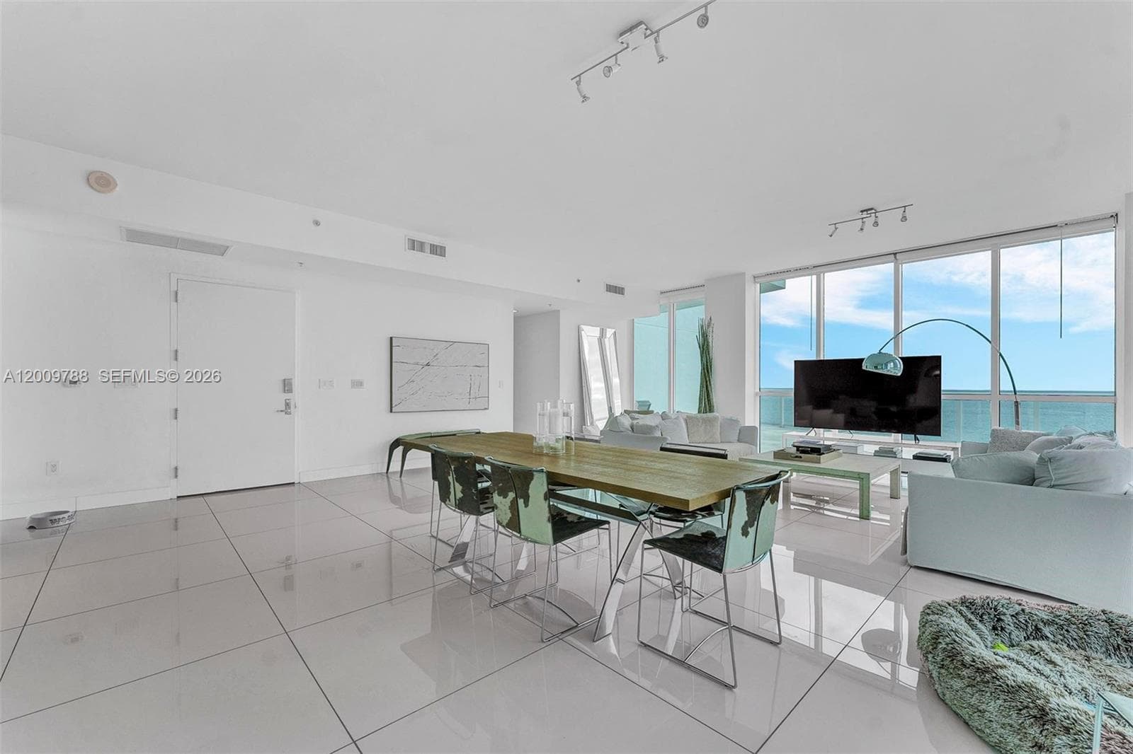 50 S Pointe Dr 2102 photo 19
