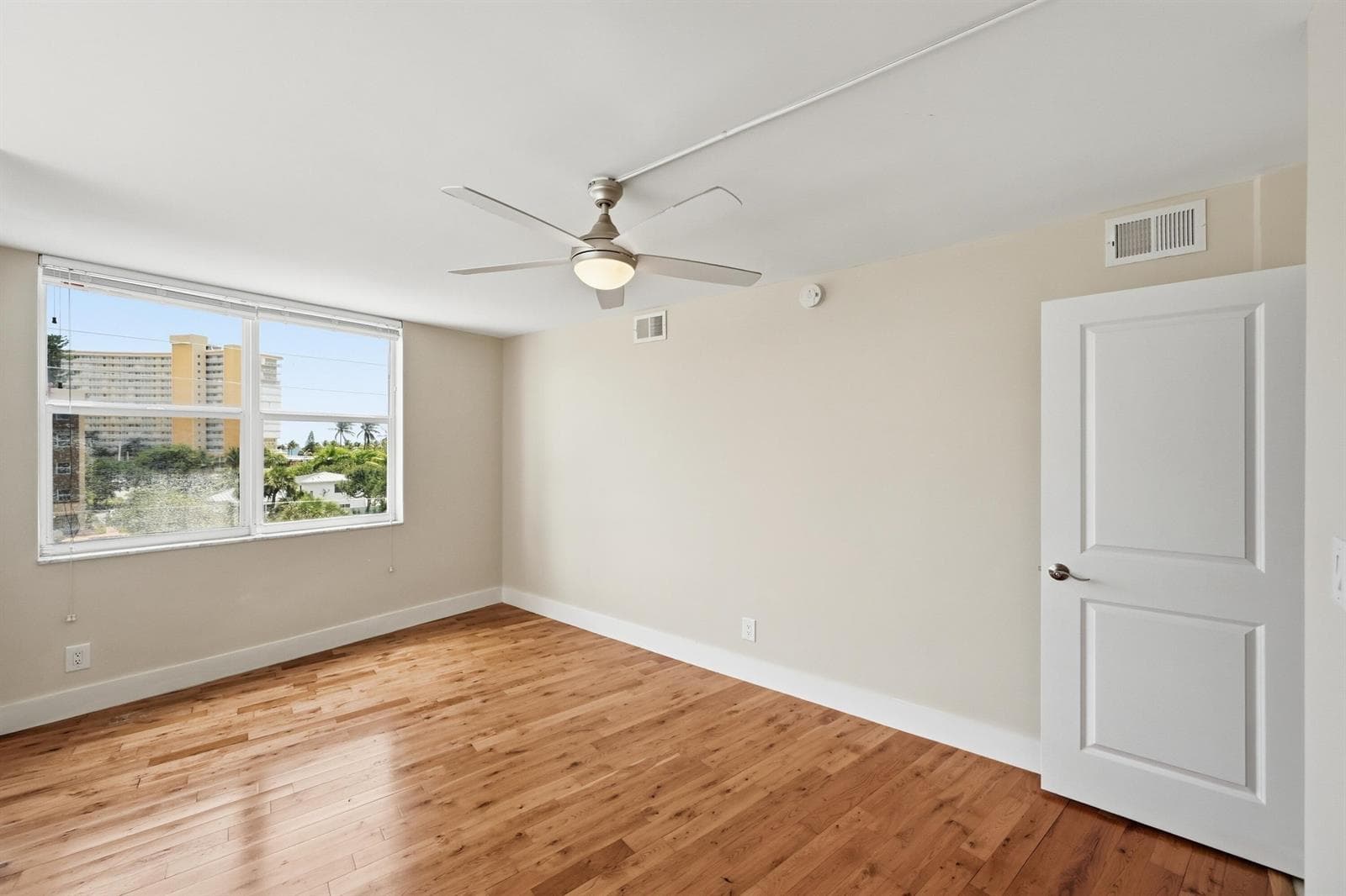 401 N Riverside Drive 408 photo 20