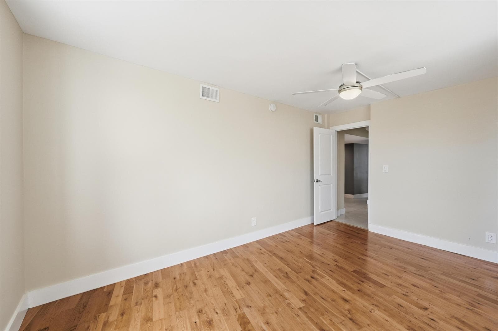 401 N Riverside Drive 408 photo 21