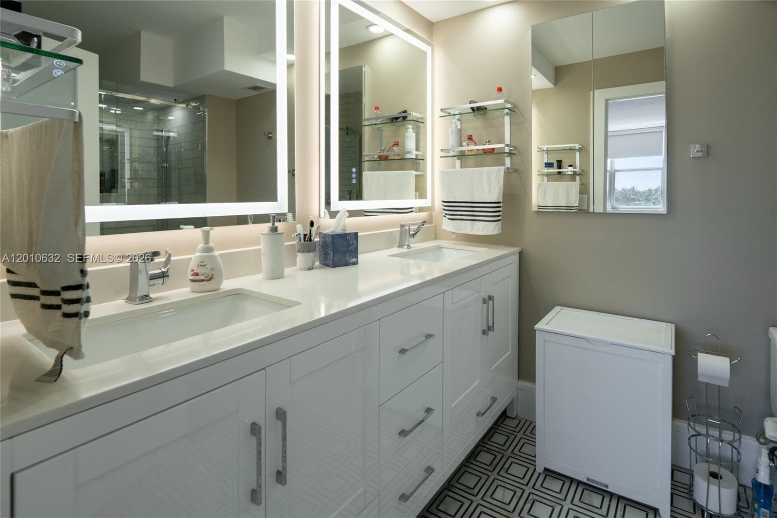 2639 N Riverside Dr 501 photo 21