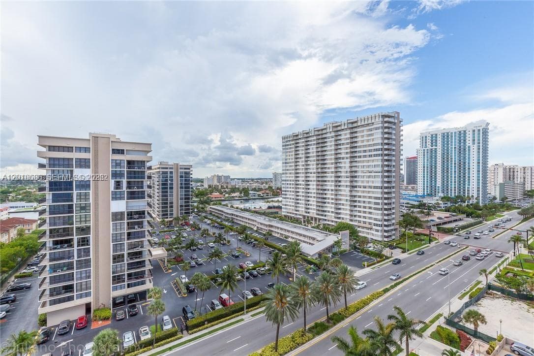 2030 S Ocean Dr 1706 photo 3
