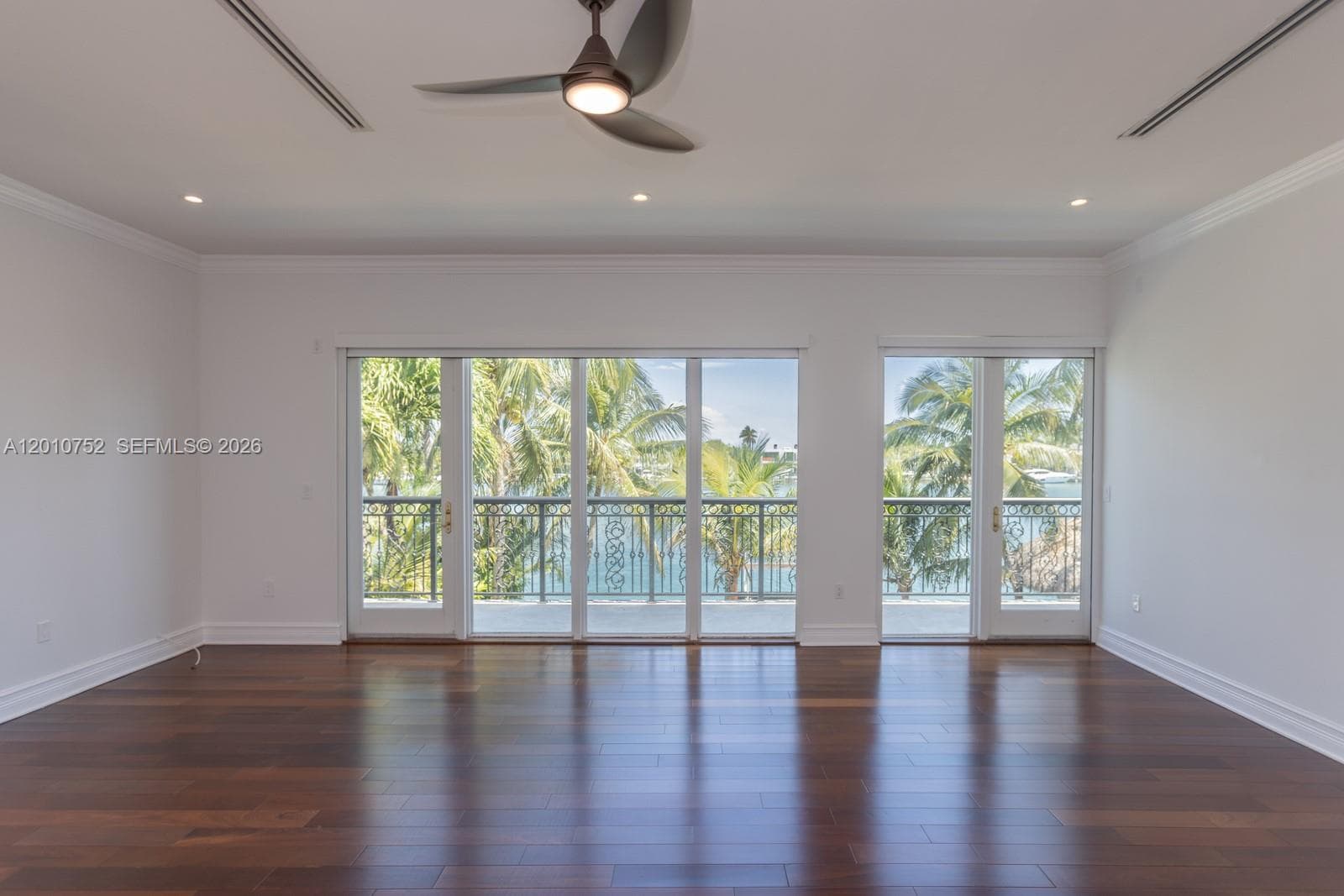 425 Shore Dr photo 12