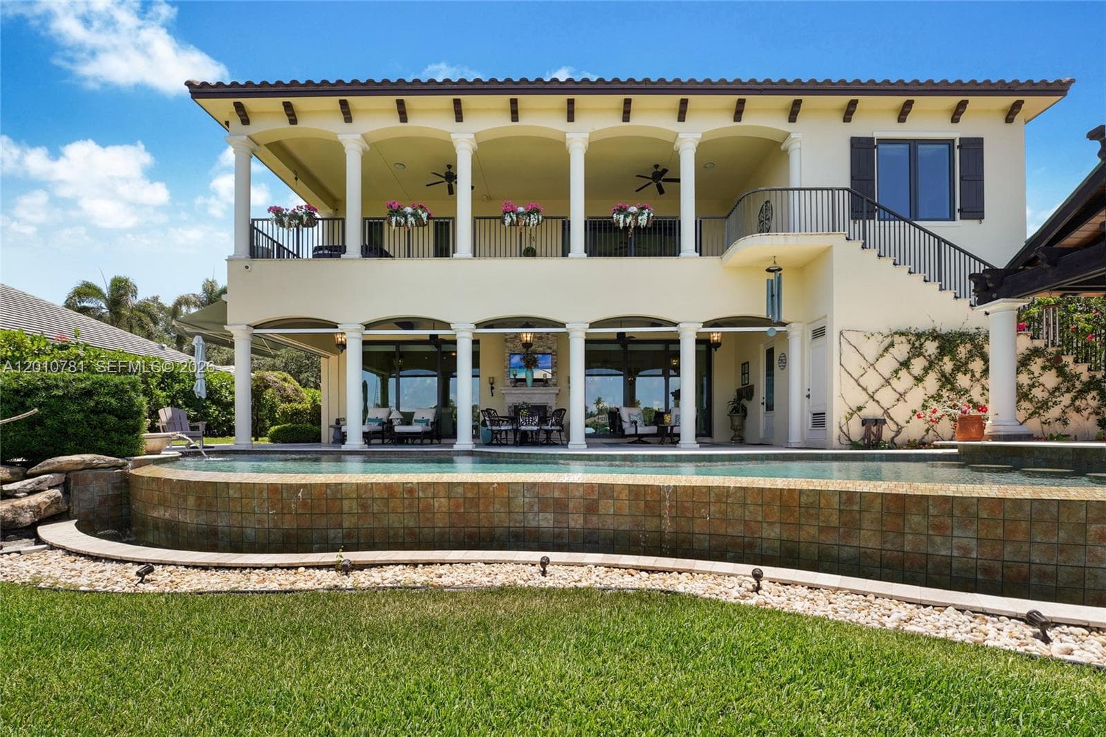 10433 SE Banyan Way photo 5