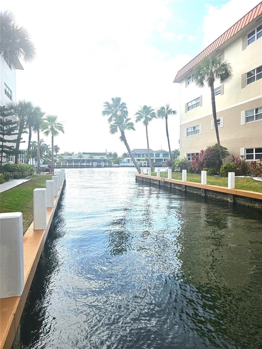 2097 S Ocean Dr 305 photo 17