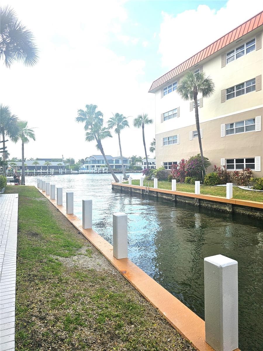 2097 S Ocean Dr 305 photo 22