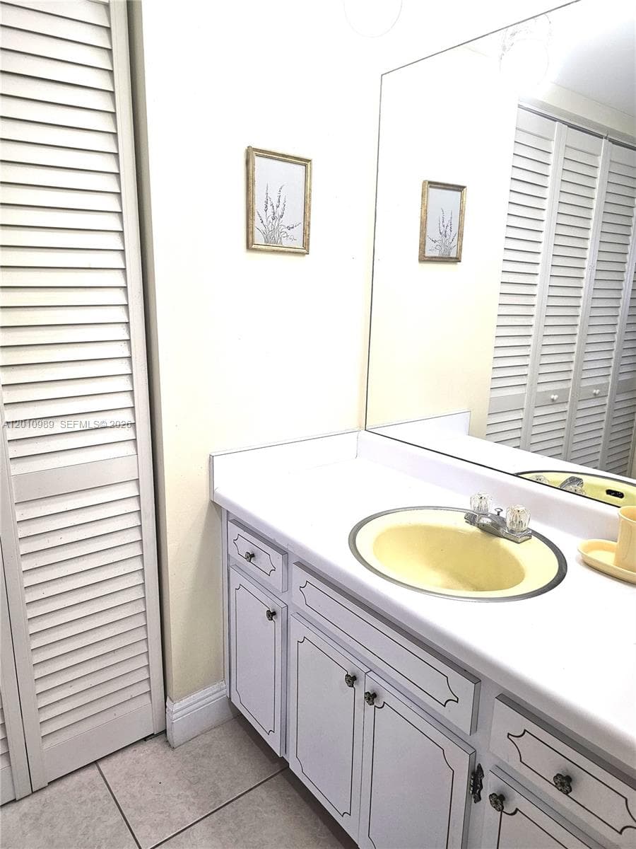 2097 S Ocean Dr 305 photo 8
