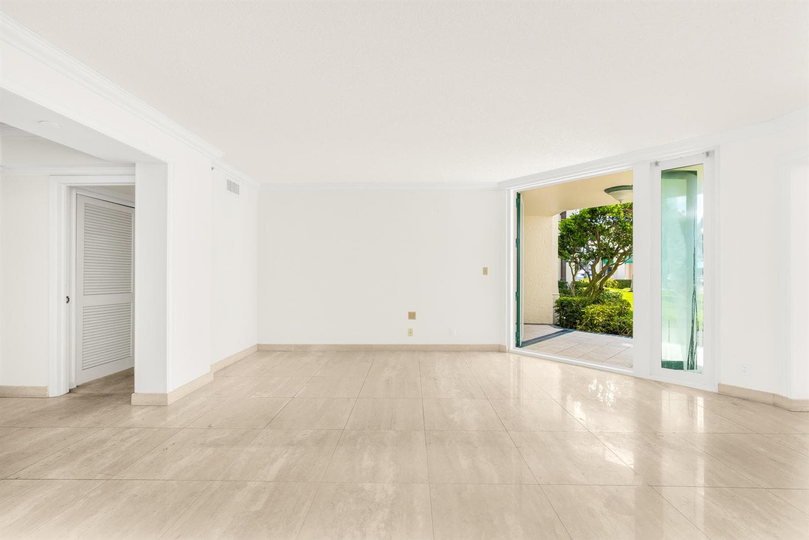 100 SE 5th Avenue 107 photo 7