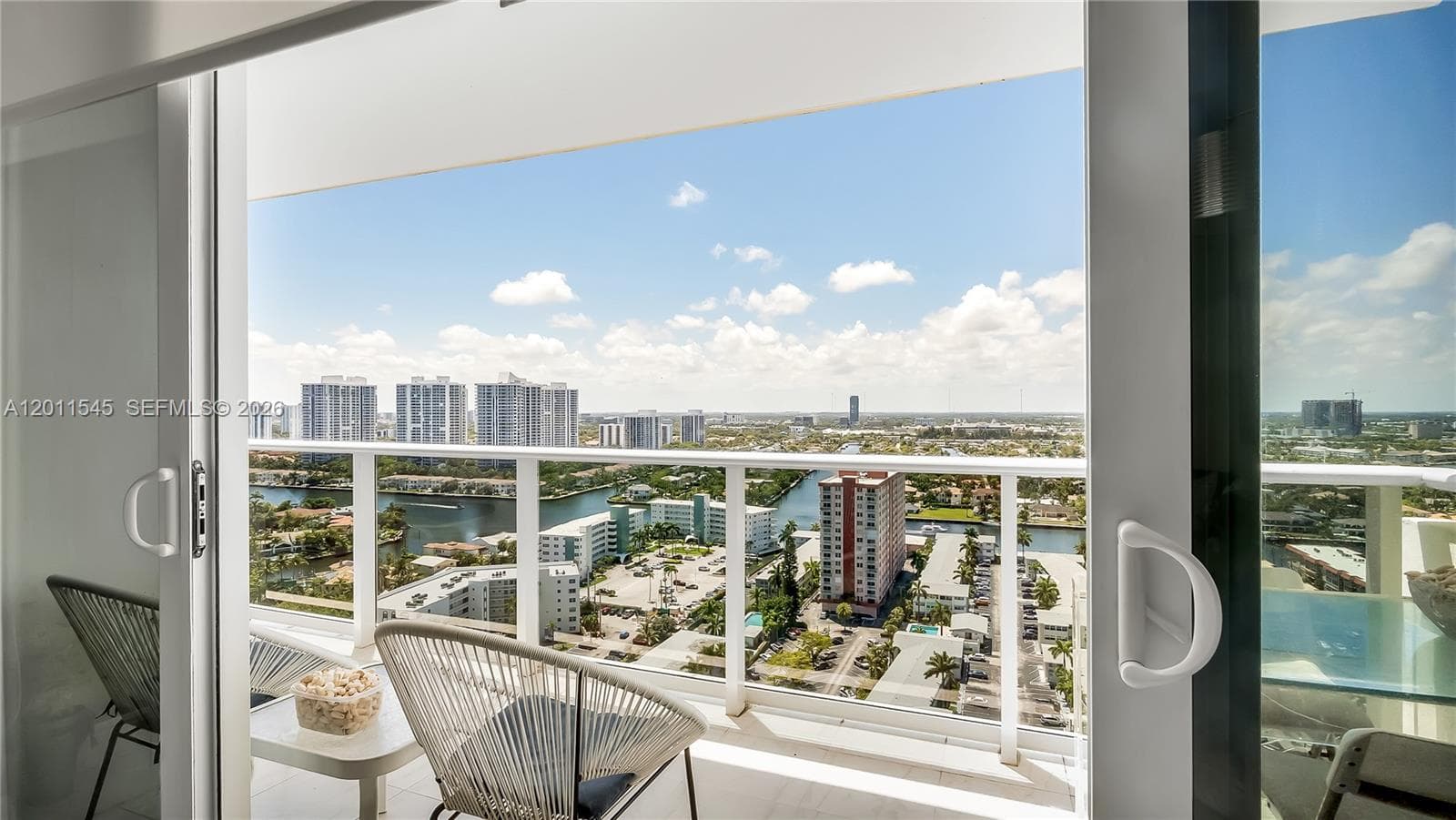 3140 S Ocean Dr (Avail Now- Nov 15, 2026) 2411 photo 6
