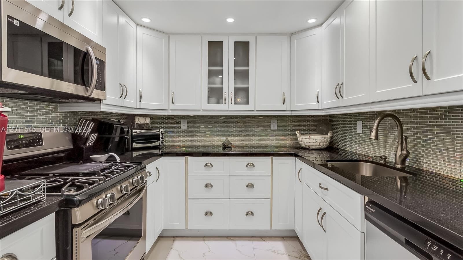 3140 S Ocean Dr (Avail Now- Nov 15, 2026) 2411 photo 13