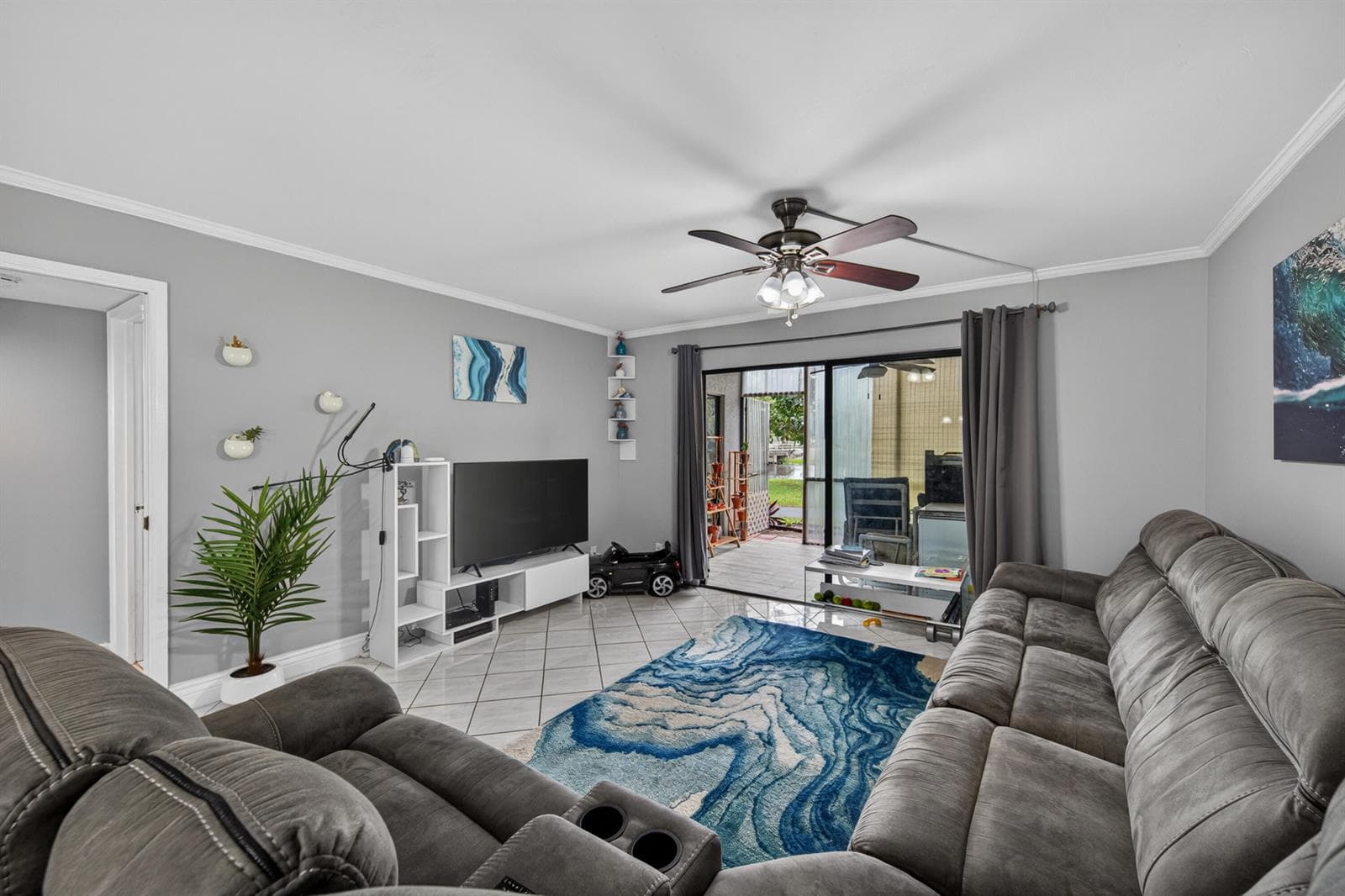 2200 S Cypress Bend Drive 101 photo 14