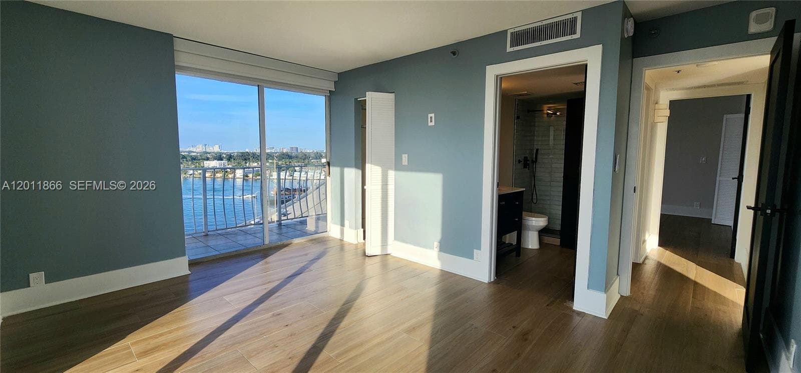 7601 E Treasure Dr 1411 photo 15
