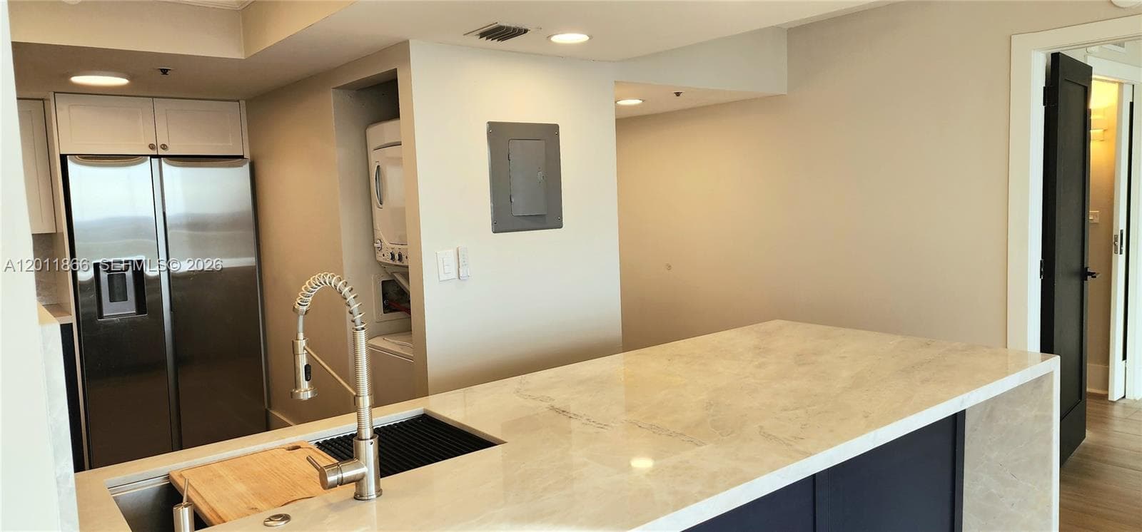 7601 E Treasure Dr 1411 photo 8