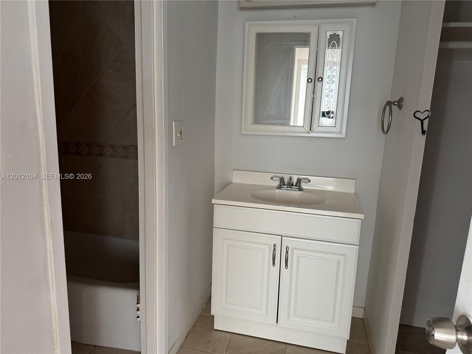 7545 E Treasure Dr 5G photo 6