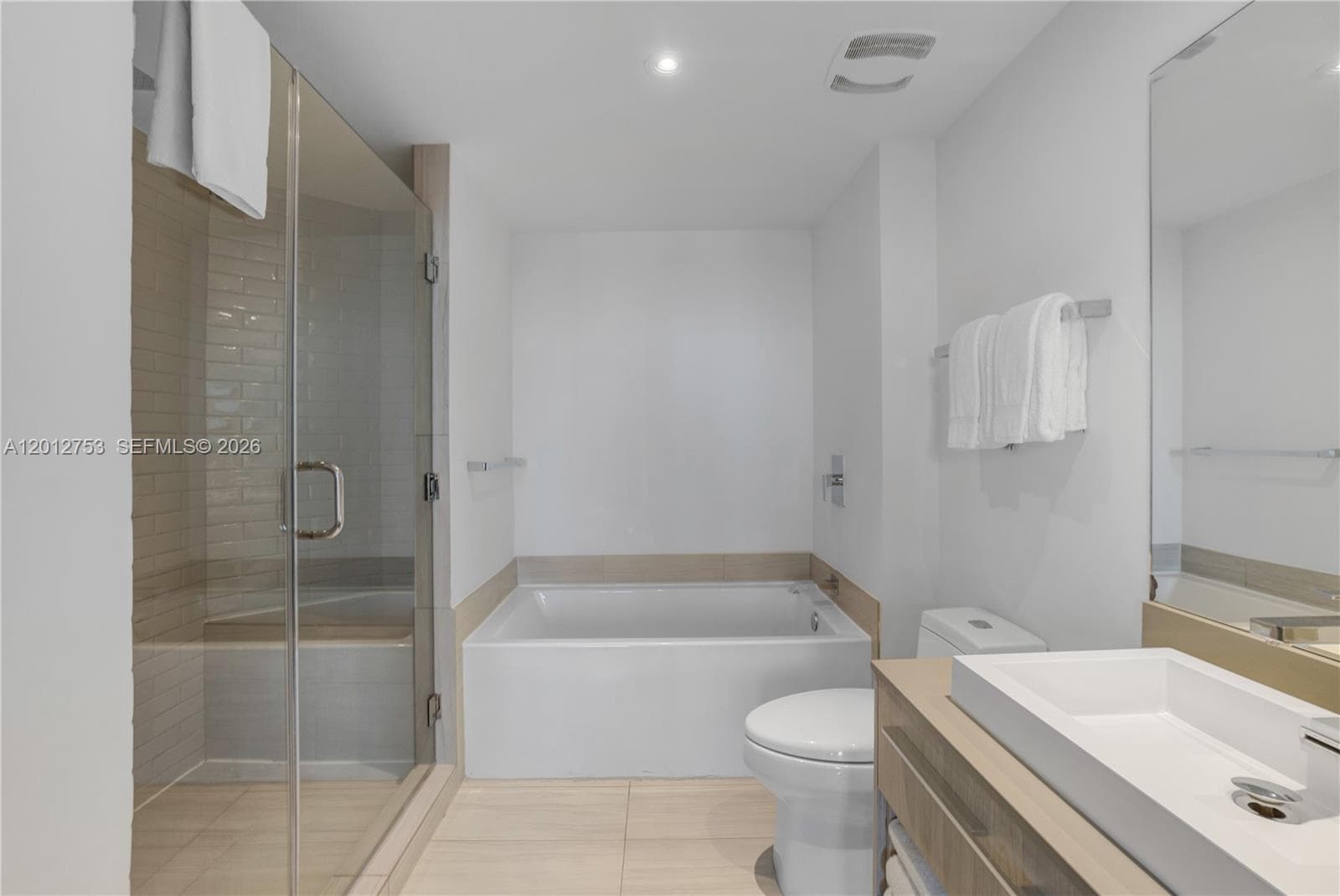 4010 Ocean Dr R1801 photo 24