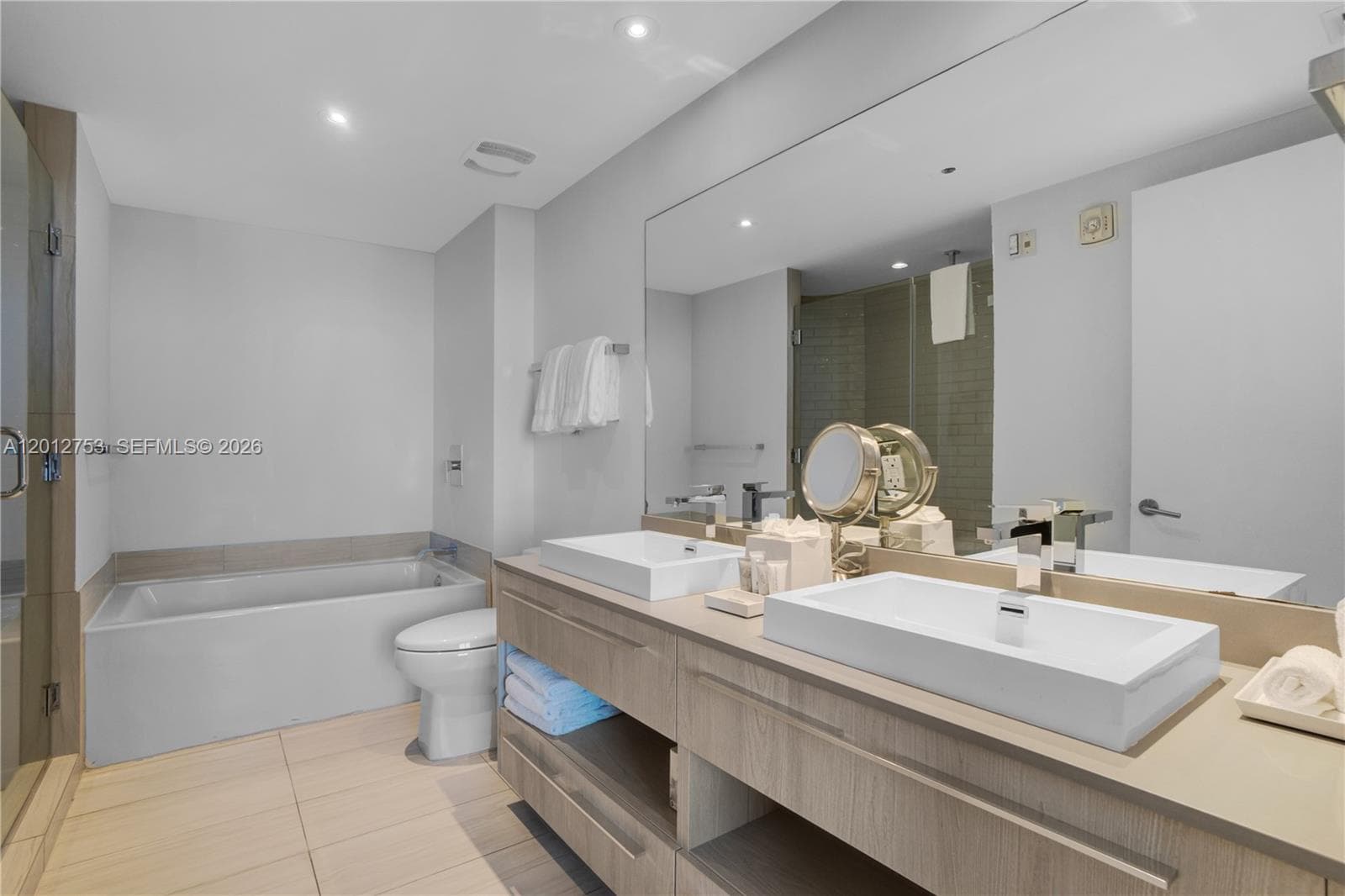 4010 Ocean Dr R1801 photo 15