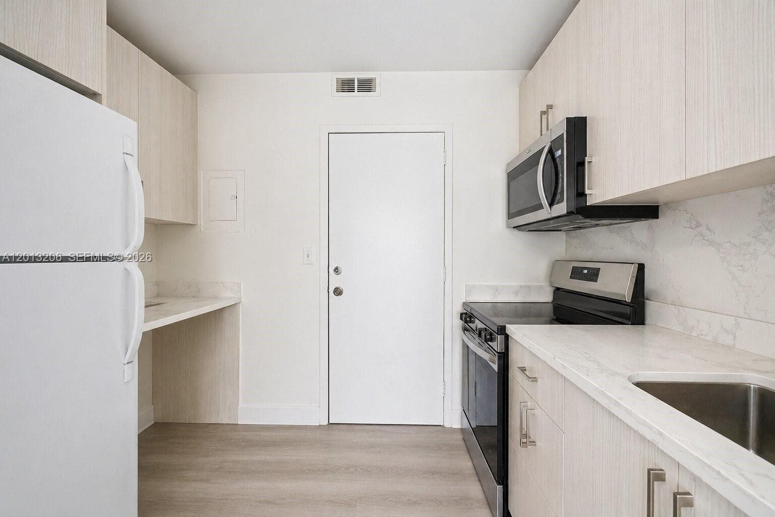 9800 W Bay Harbor Dr 406 photo 6