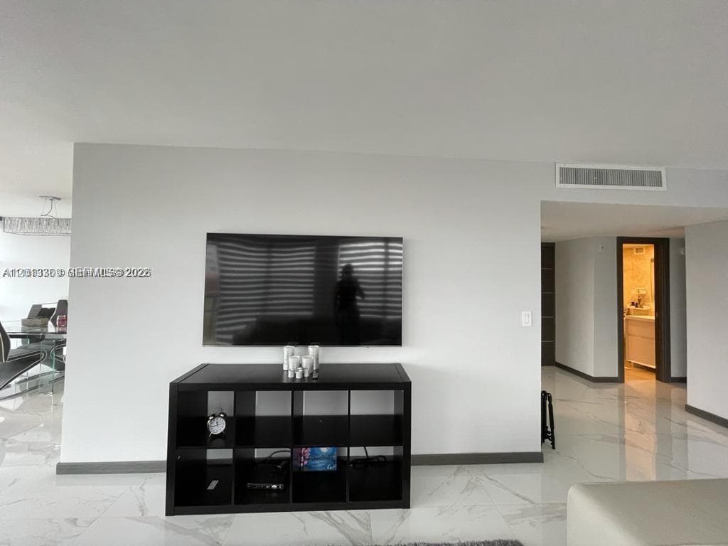 2049 Ocean Dr East401 photo 12