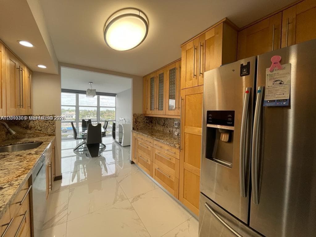2049 Ocean Dr East401 photo 15
