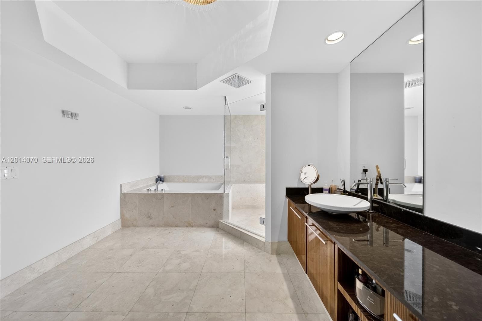 2711 Ocean Dr 1901 photo 17