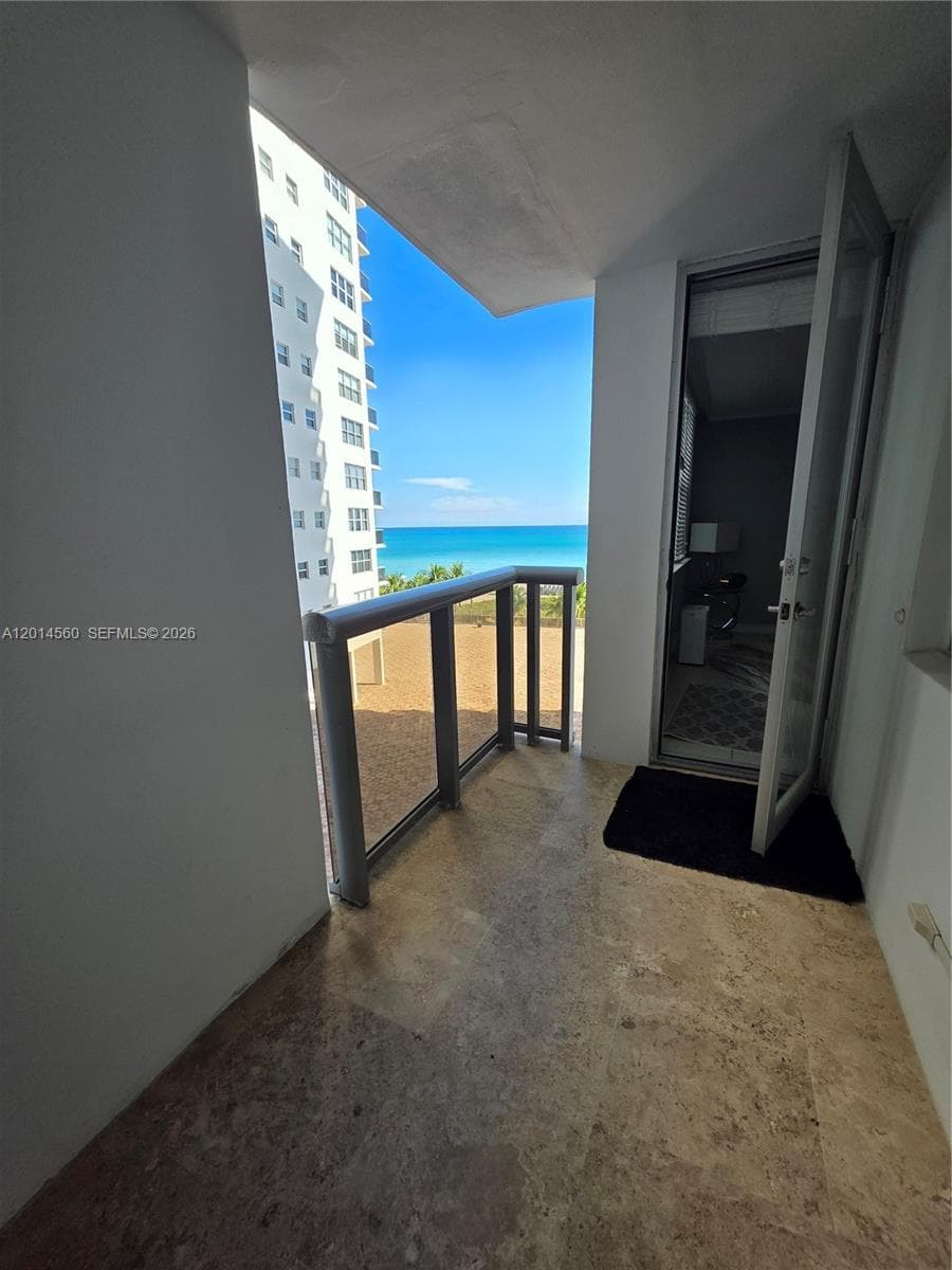 6039 Collins Ave 621 photo 2