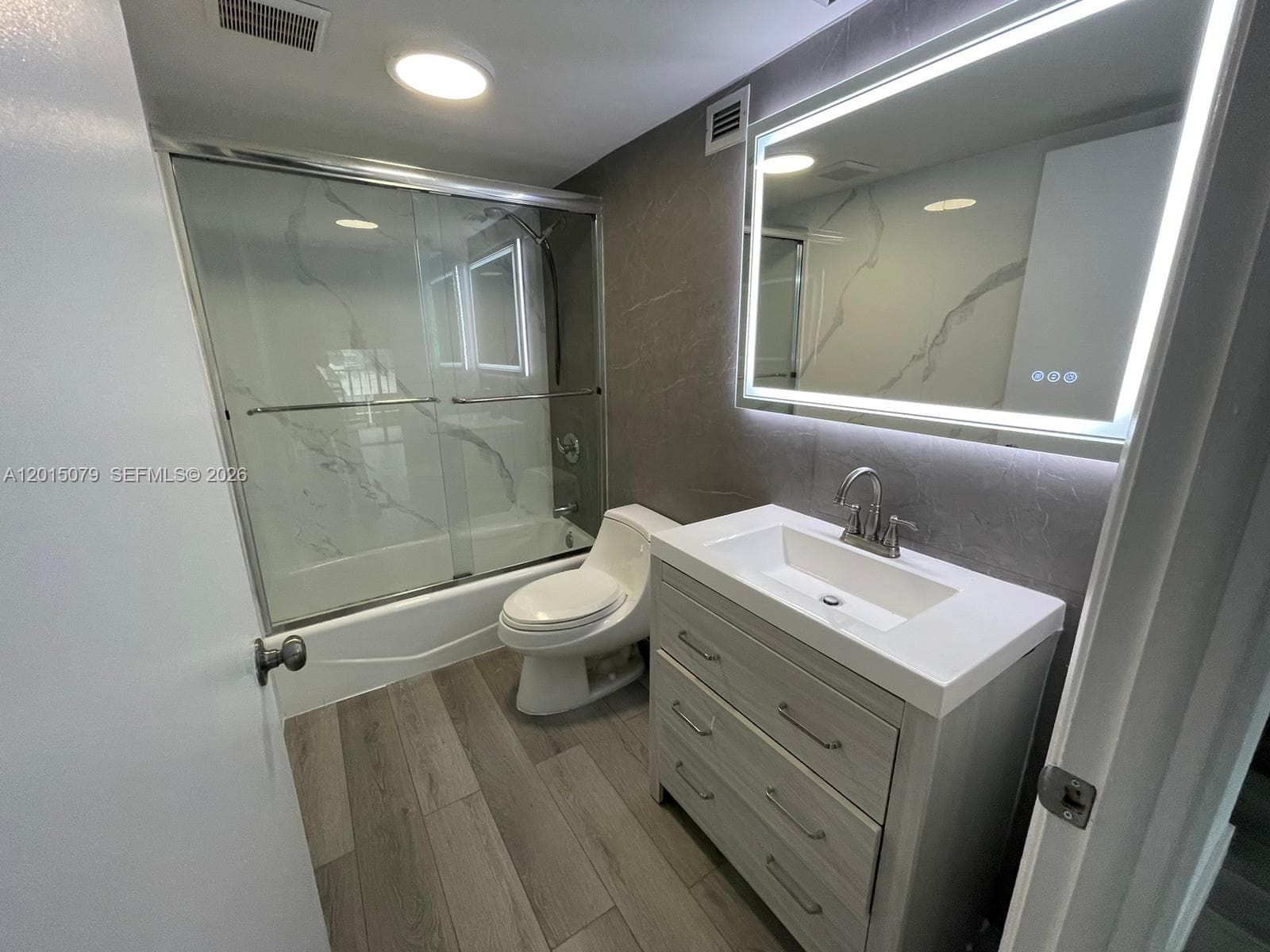 1901 Brickell Ave B2104 photo 7