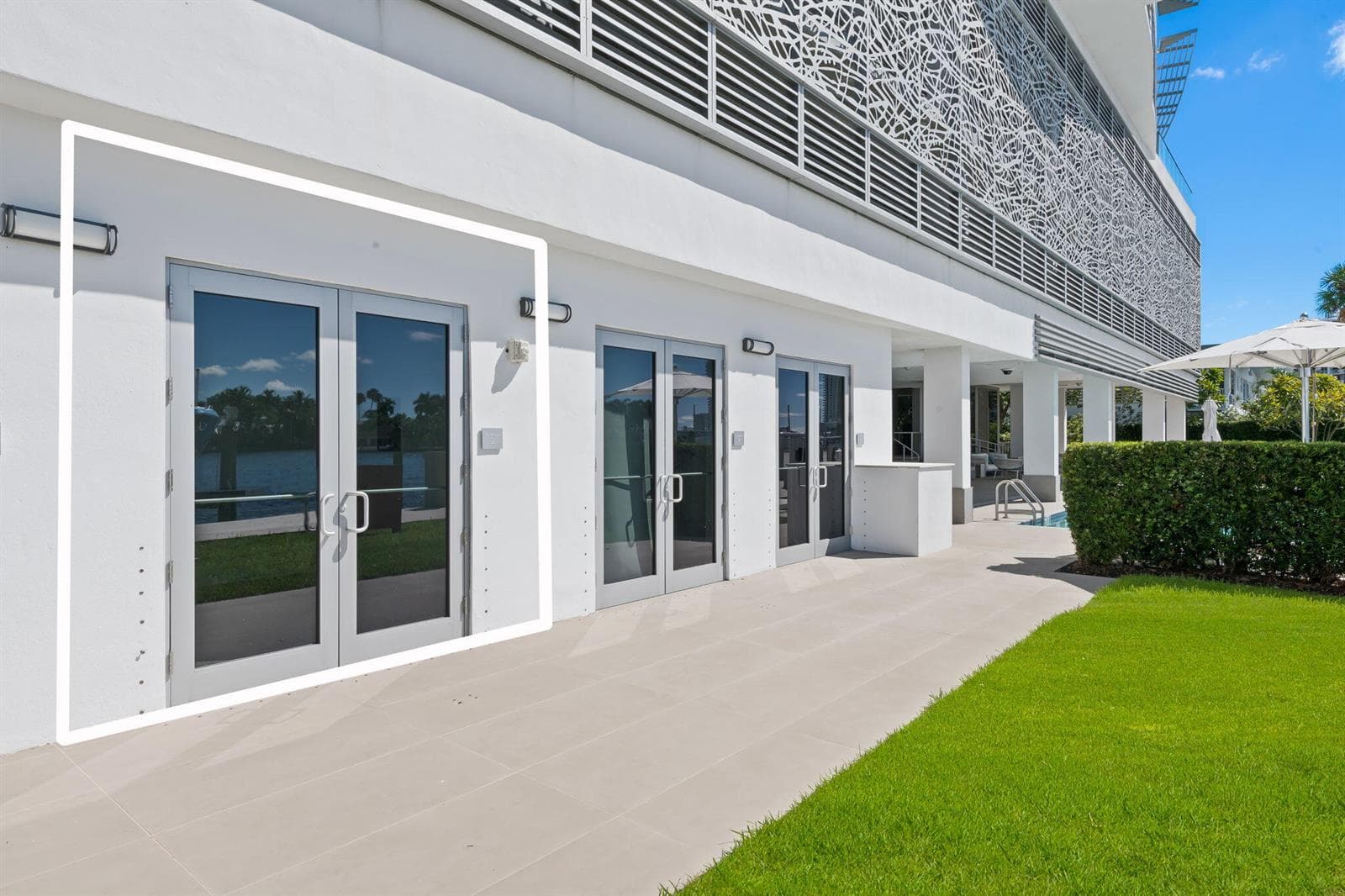 435 Bayshore Drive 302 photo 7