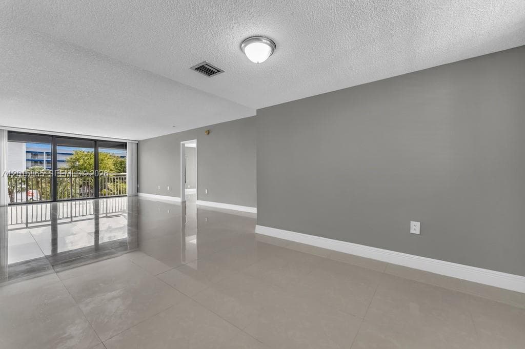 3100 NE 48th St 318 photo 7